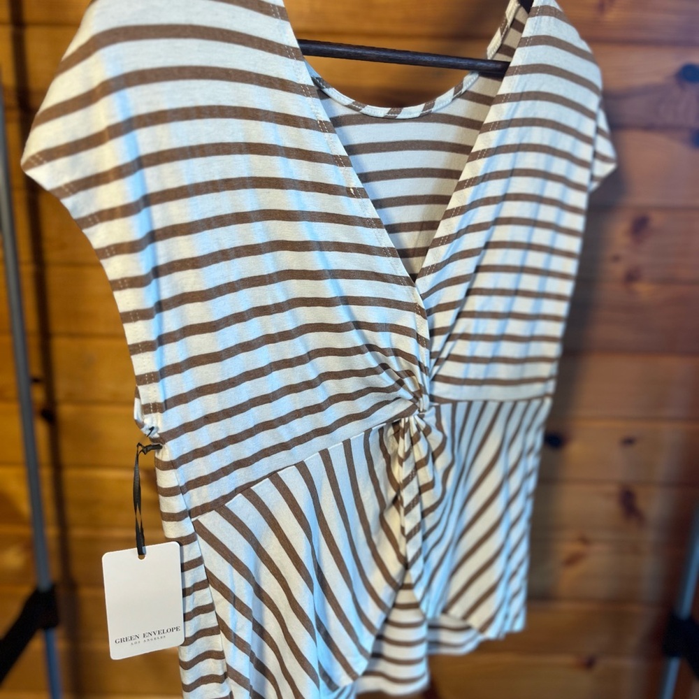 GREEN ENVELOPE LOS ANGELES-Tan/White Striped Short Sleeve Top